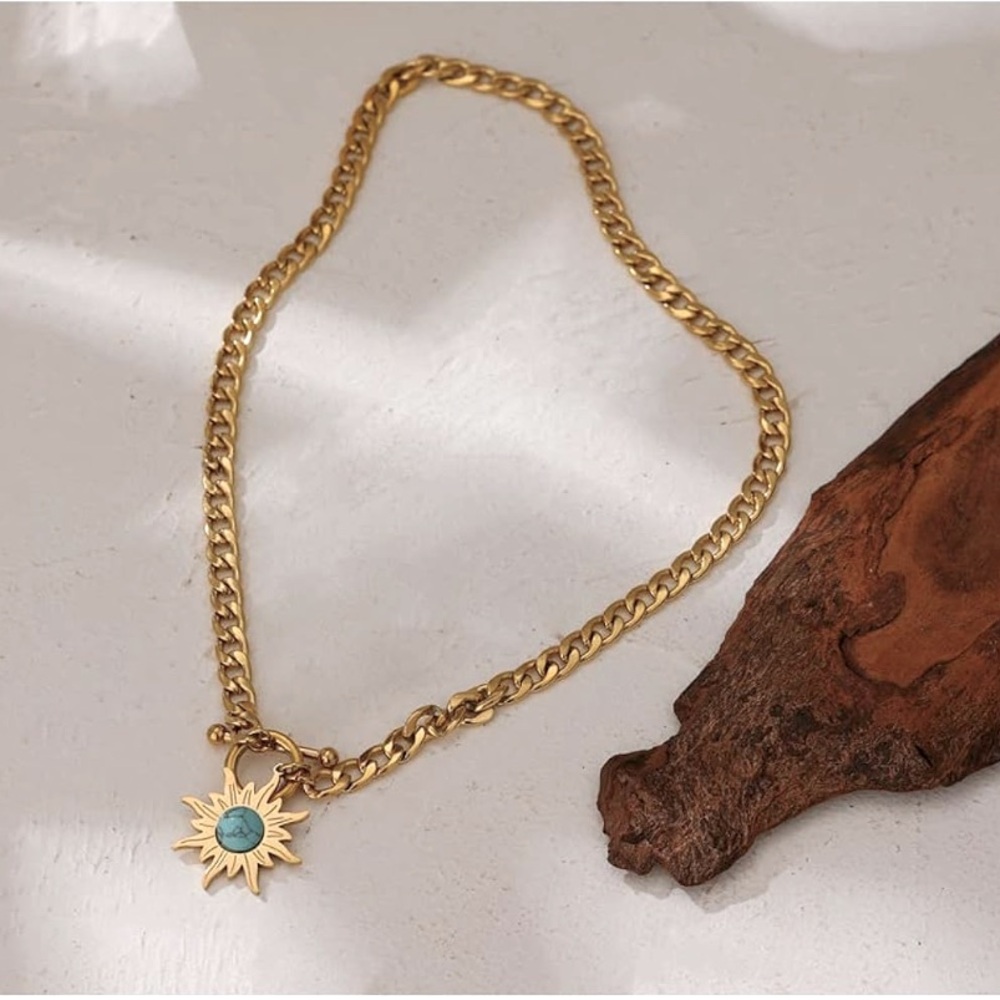 ๐ 18k Gold Sunburst Pendant Charm Necklace, Chunky Curb Chain Toggle Necklace - Picture 3 of 14